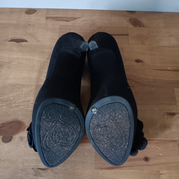 Gianni Bini Platform Pumps Black Round Toe Shoes With Flower & Gem Sz 7 - Picture 8 of 9